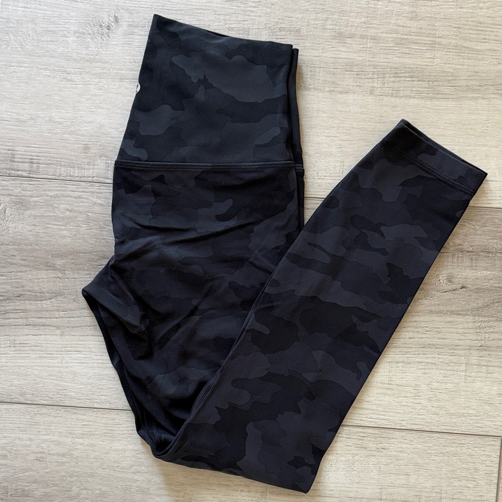 Lululemon High-Rise Align 28" Black Camo Size 6 EUC